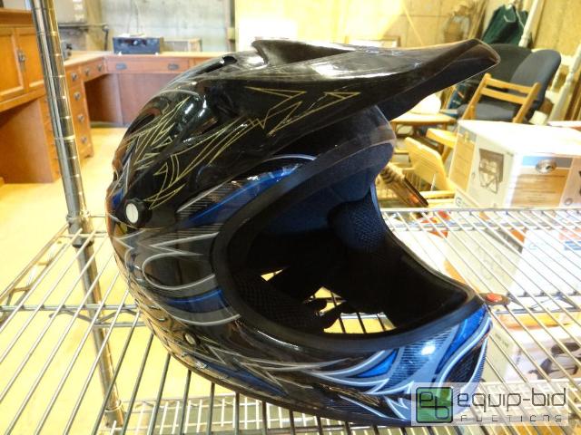 lot 2157 image: Bell Moto Cross Style Bike Helmet