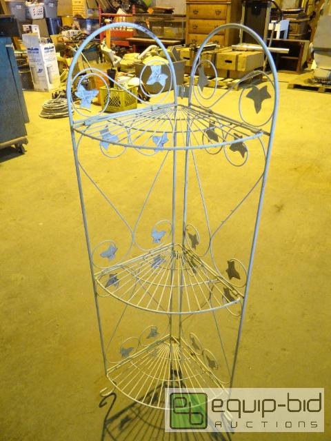 lot 2173 image: Decorative Metal Wire Corner Rack