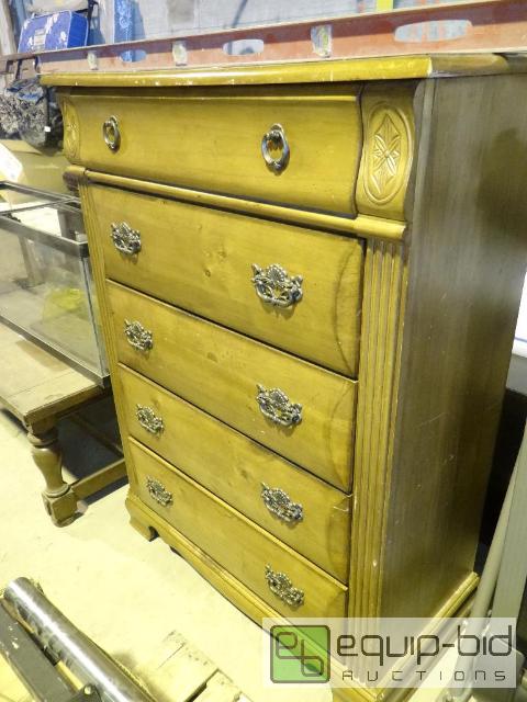 lot 2174 image: Very Nice Solid Wood 5 Drawer Cloths Dresser